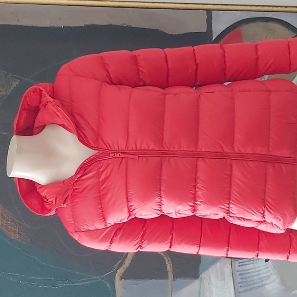 Aritizia Red Puff Jacket - Picture 2 of 9